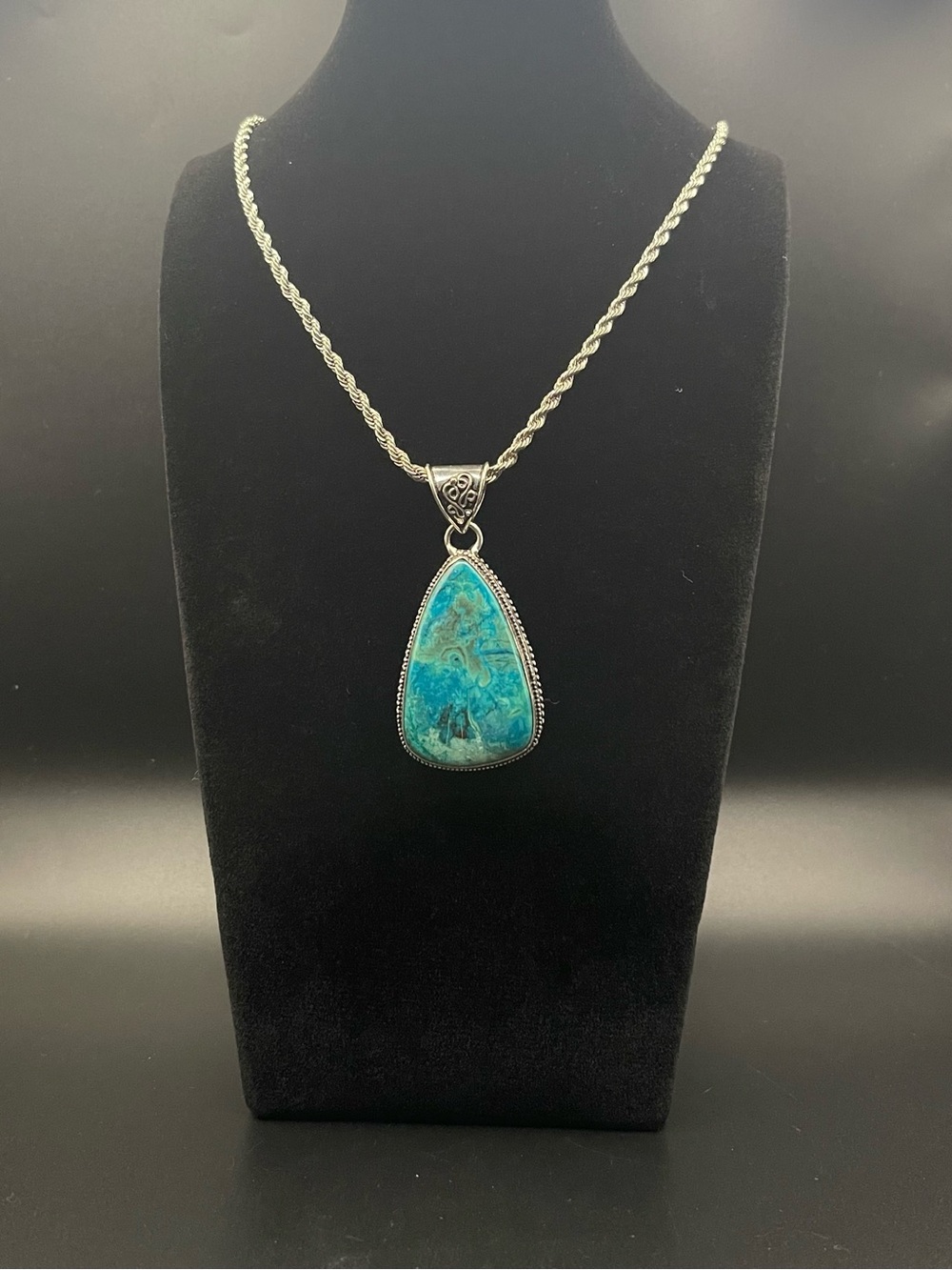 Massive approx 38mmLx 22mmw. 925 sterling silver Chrysocolla pendant. 16.56 g - Picture 8 of 9